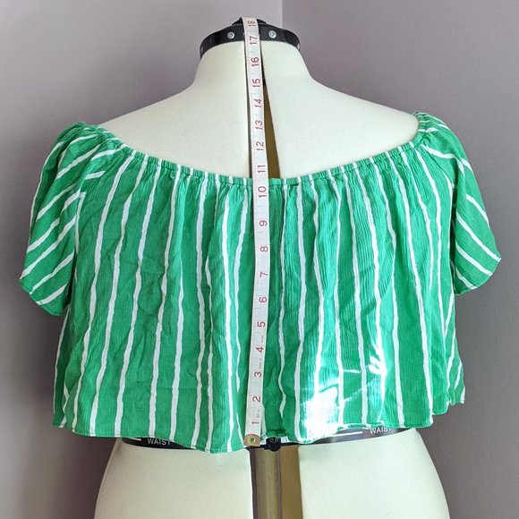 F21+ green striped flowy crop top w/ some stretch - Picture 4 of 5